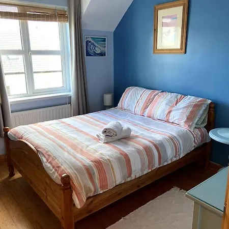 Cosy 3 Bed With A Indoor Fireplace! *