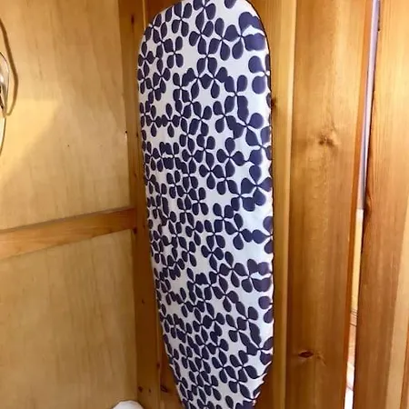 Cosy 3 Bed With A Indoor Fireplace! *