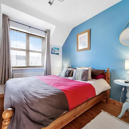 Semesterbostad Cosy 3 Bed With A Indoor Fireplace!