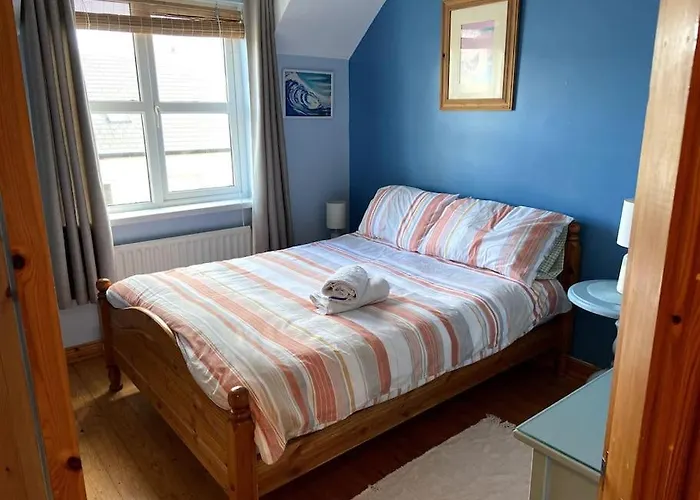 Cosy 3 Bed With A Indoor Fireplace! *